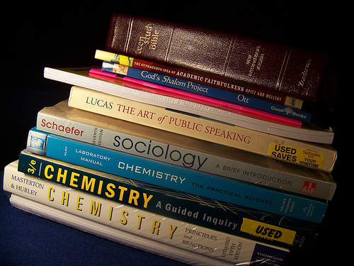 Students can sell used textbooks starting today