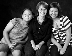 Professor and daughters exhibit family photos