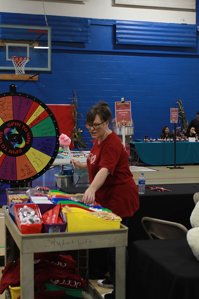 College Clubs Come Together For Fall Carnival Indoor Fun